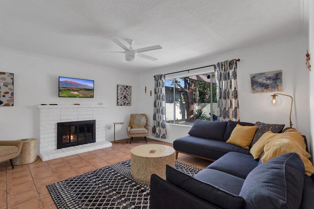 Residential Lease for rent at 76795 New York Avenue, Palm Desert CA featuring 3 beds and 2 baths