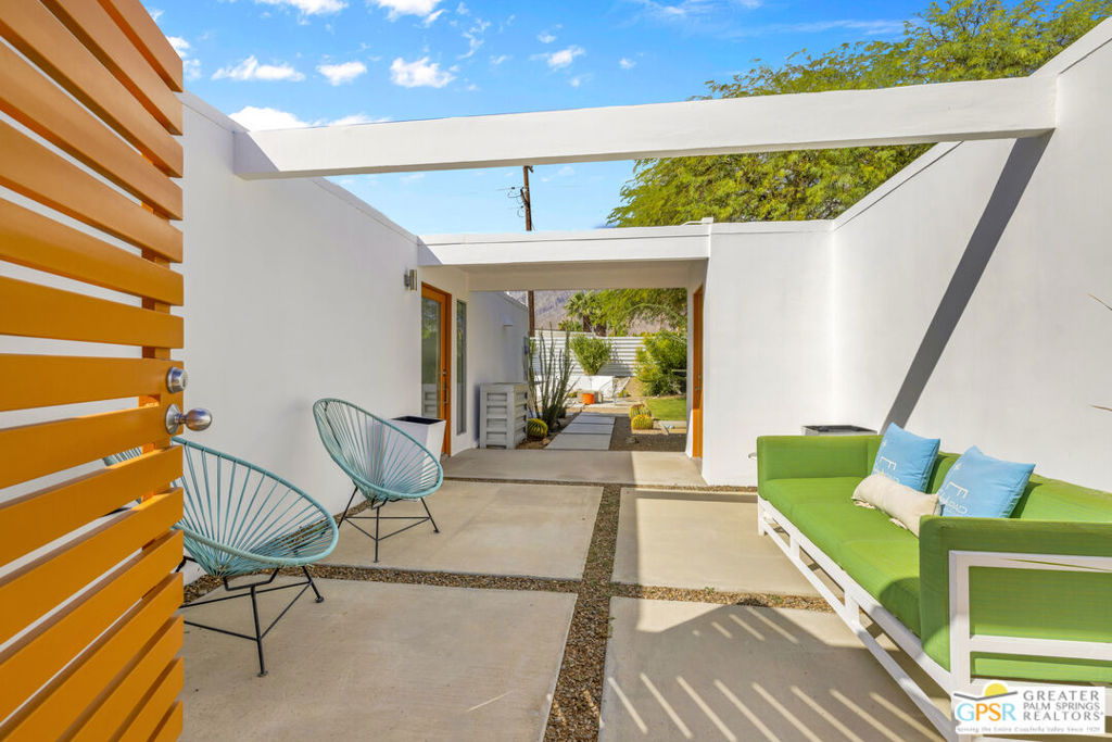 Residential for sale at 2889 N Davis Way, Palm Springs CA featuring 3 beds and 2 baths