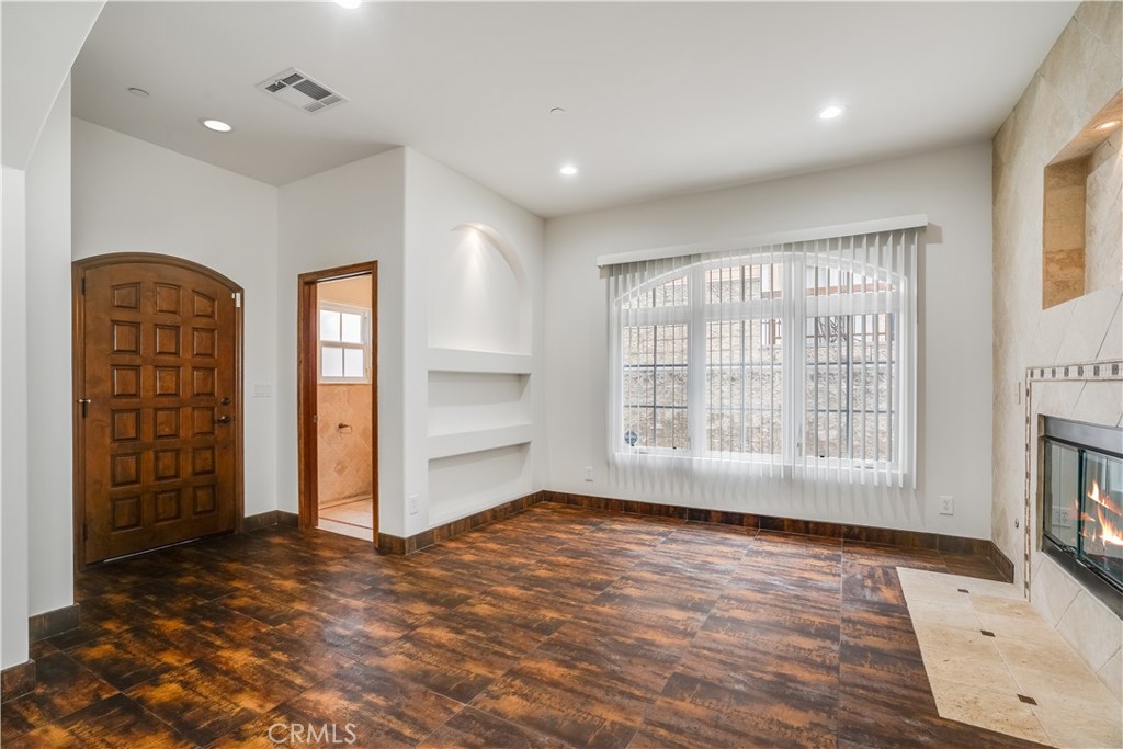 Residential Lease for rent at 524 W Elk Ave, Glendale, Los Angeles County CA featuring 3 beds and 3 baths