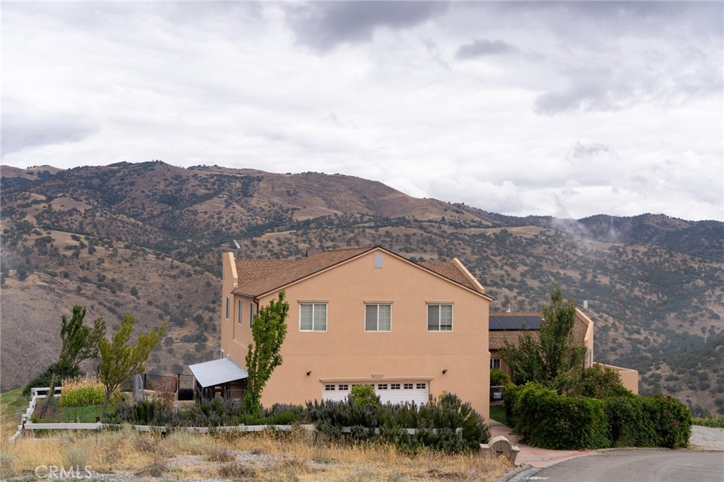 Residential for sale at 19701 Dovetail, Tehachapi CA featuring 6 beds and 5 baths