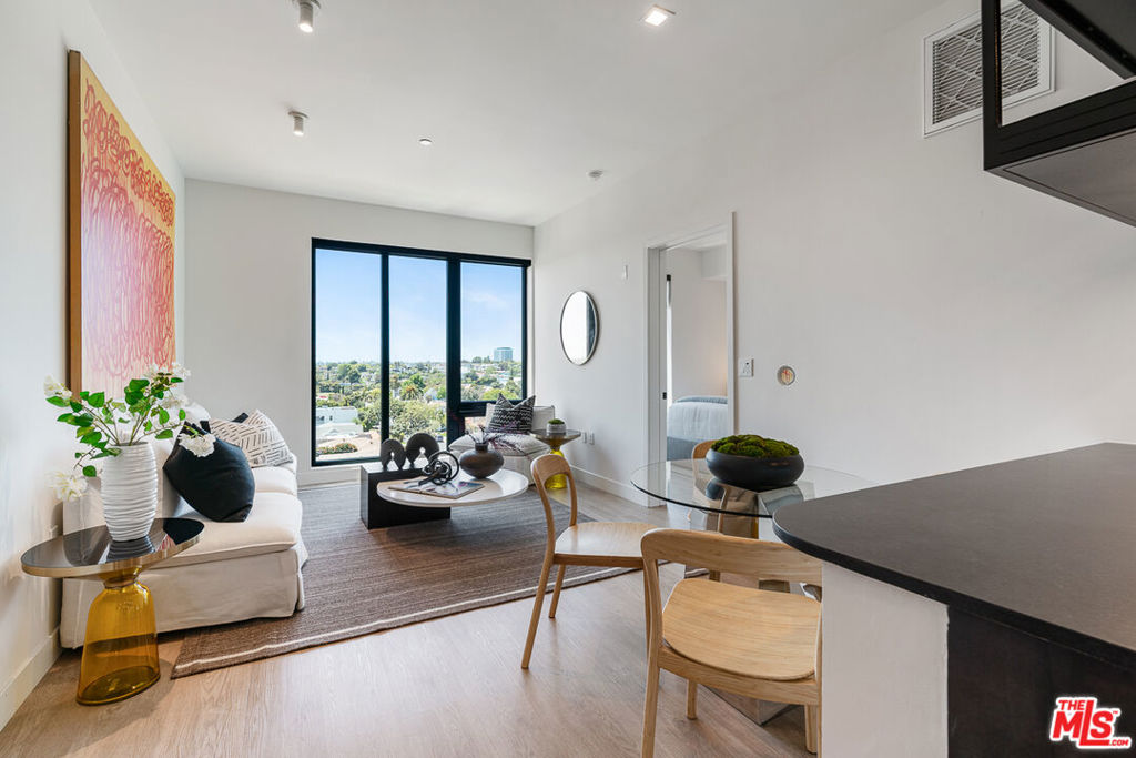 Residential Lease for rent at 10700 Tabor Street 418, Los Angeles, Los Angeles County CA featuring 1 bed and 1 bath