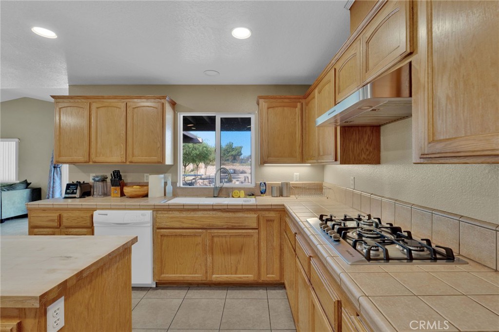 Residential for sale at 11158 Pinon, Hesperia CA featuring 4 beds and 3 baths