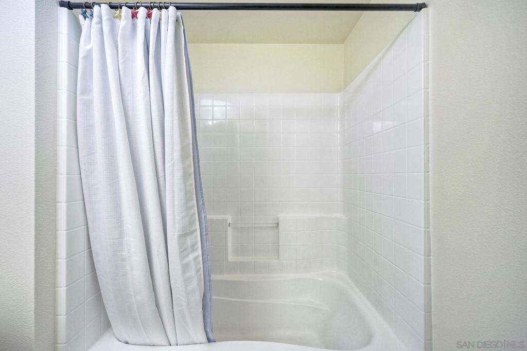 Residential Lease for rent at 1225 Island Ave 617, San Diego, San Diego County CA featuring 2 beds and 2 baths