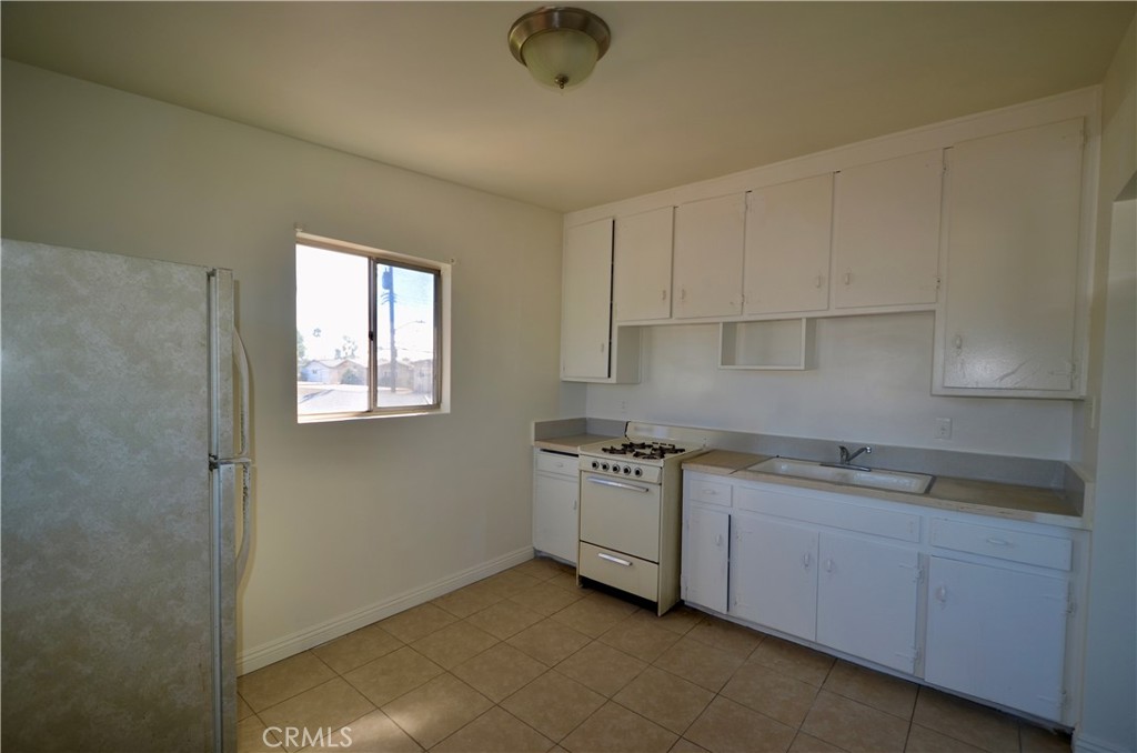 Residential Lease for rent at 5147 Canoga, Montclair CA featuring 1 bed and 1 bath