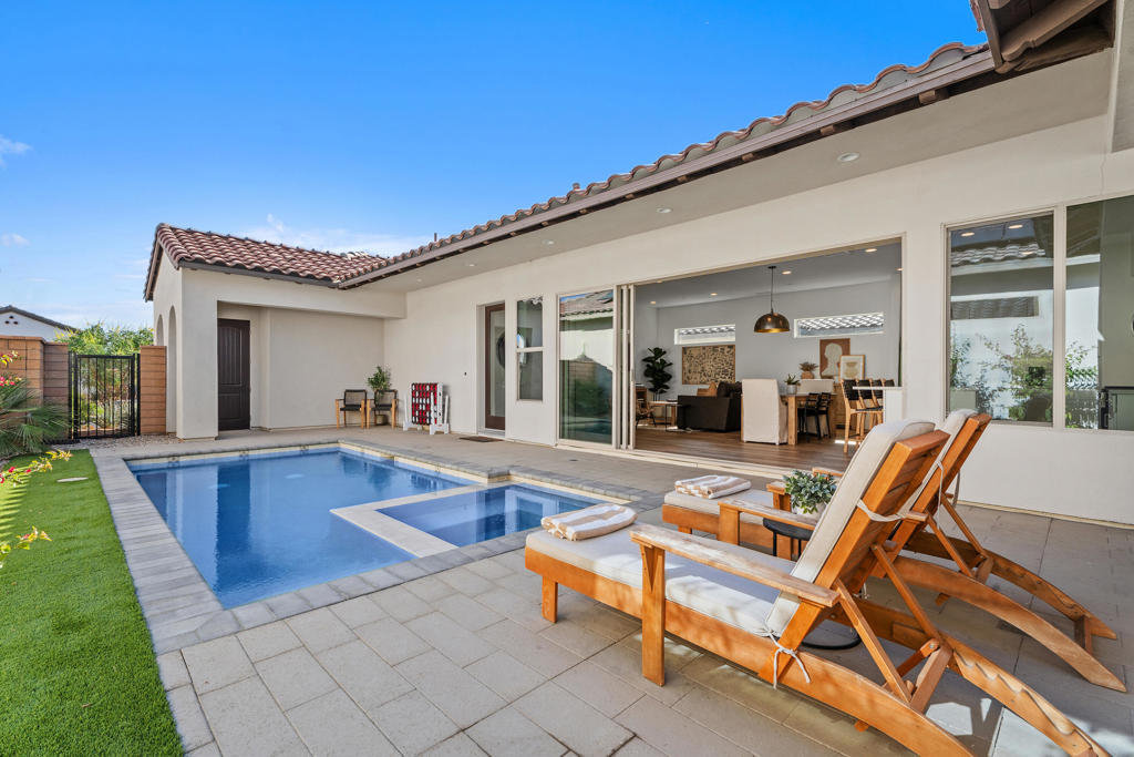 Residential for sale at 55729 Isleworth, La Quinta CA featuring 3 beds and 3 baths