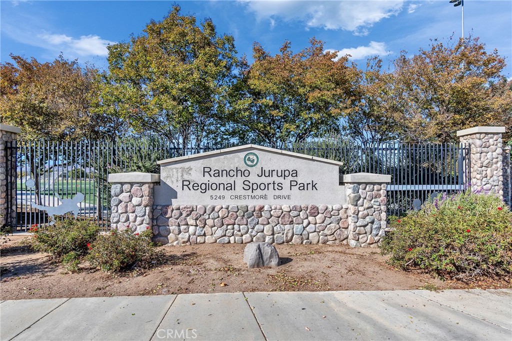 Manufactured In Park for sale at 3825 Crestmore 480, Jurupa Valley CA featuring 3 beds and 2 baths