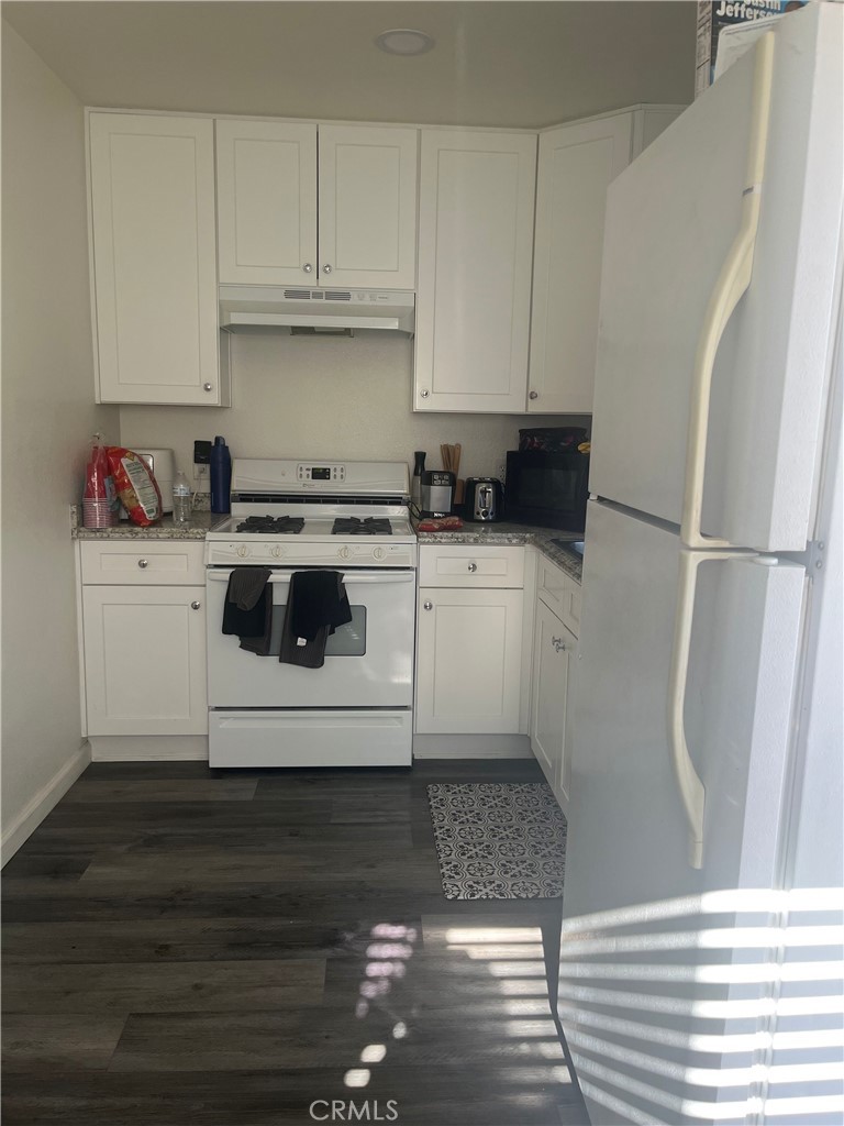 Residential Income for sale at 14703 MESA DR, Victorville CA