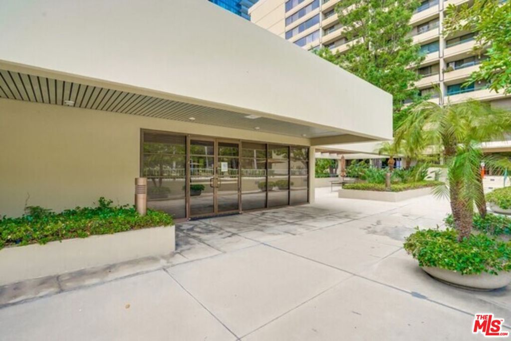 Residential for sale at 600 W 9th Street 309, Los Angeles CA featuring 2 beds and 2 baths