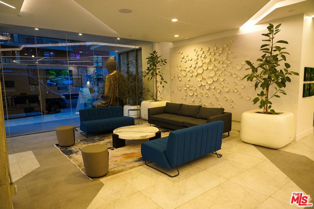 Residential Lease for rent at 414 N Orange Street 204, Glendale, Los Angeles County CA featuring 1 bed and 1 bath