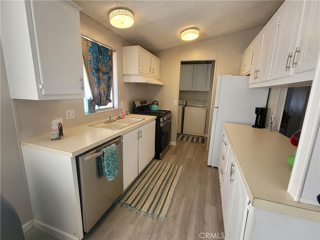 Manufactured In Park for sale at 21601 Canyon Drive 42, Wildomar CA featuring 3 beds and 2 baths