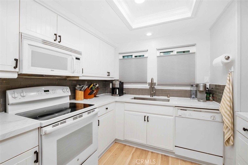 Residential for sale at 2118 Via Puerta #D, Laguna Woods CA featuring 2 beds and 2 baths