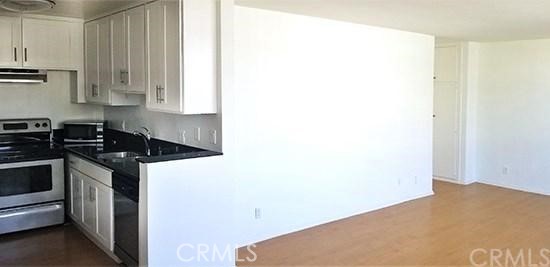 Residential Lease for rent at 1137 11th Street 203, Santa Monica, Los Angeles County CA featuring 2 beds and 2 baths