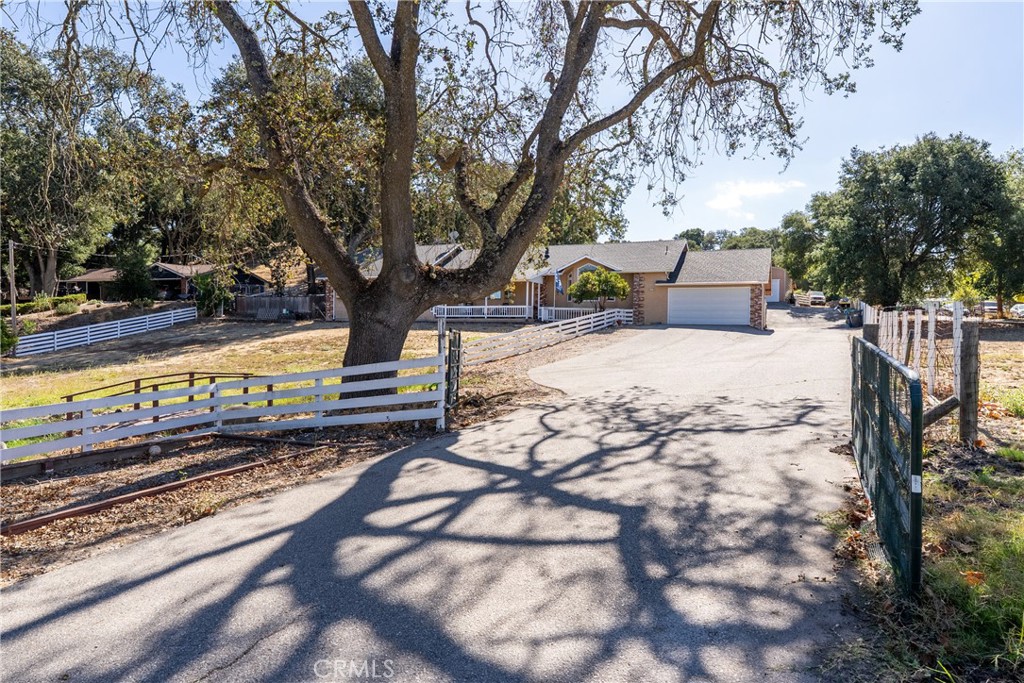 Residential for sale at 3880 Ardilla, Atascadero CA featuring 3 beds and 3 baths