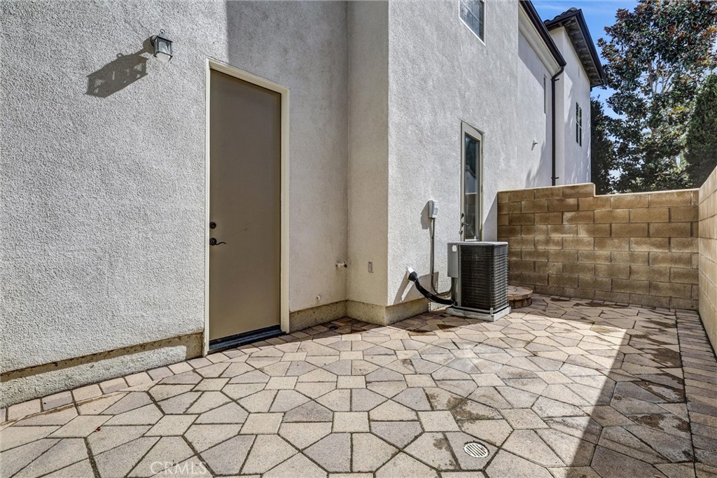 Residential for sale at 83 Mission, Irvine CA featuring 3 beds and 3 baths