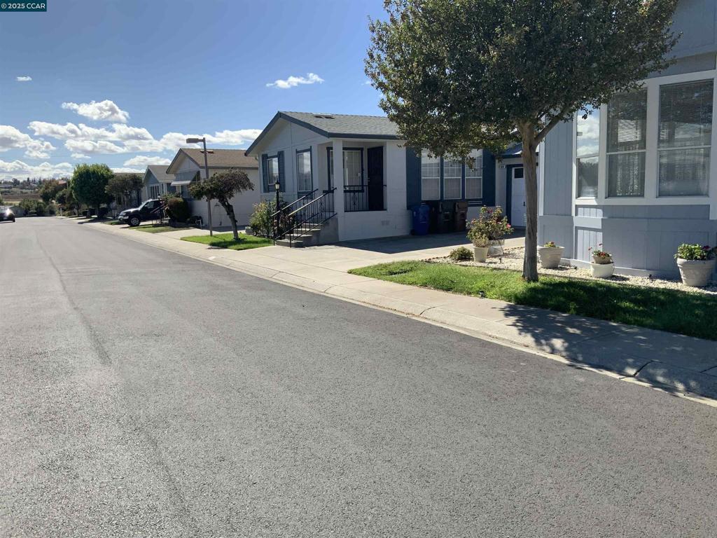 Manufactured In Park for sale at 1800 Strasbourg Ln., Antioch CA featuring 2 beds and 2 baths