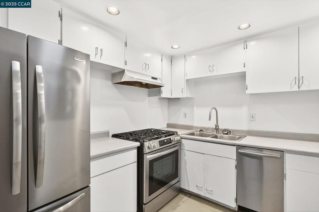 Residential for sale at 405 Scenic Ave, San Anselmo CA featuring 1 bed and 1 bath