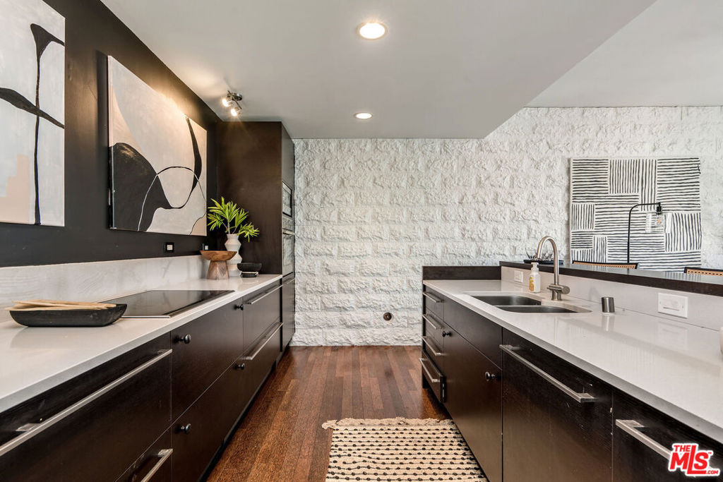 Residential Lease for rent at 6250 Hollywood Boulevard 10L, Los Angeles, Los Angeles County CA featuring 1 bed and 2 baths