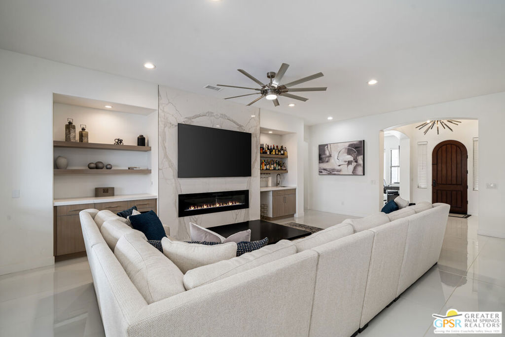 Residential Lease for rent at 74226 Via Venezia, Palm Desert CA featuring 5 beds and 7 baths