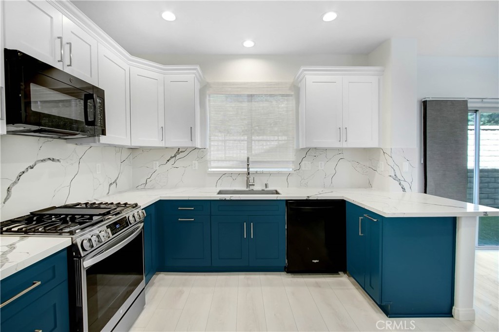 Residential Lease for rent at 28349 Willow Court, Saugus CA featuring 3 beds and 3 baths