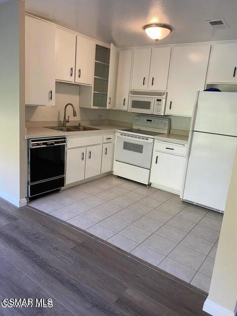 Residential for sale at 286 Oakleaf Drive 23, Thousand Oaks CA featuring 1 bed and 1 bath