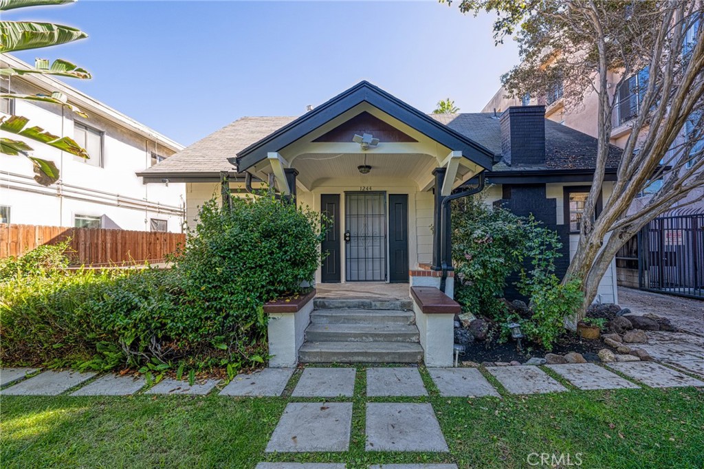 Residential Lease for rent at 1244 N Las Palmas, Los Angeles, Los Angeles County CA featuring 3 beds and 2 baths