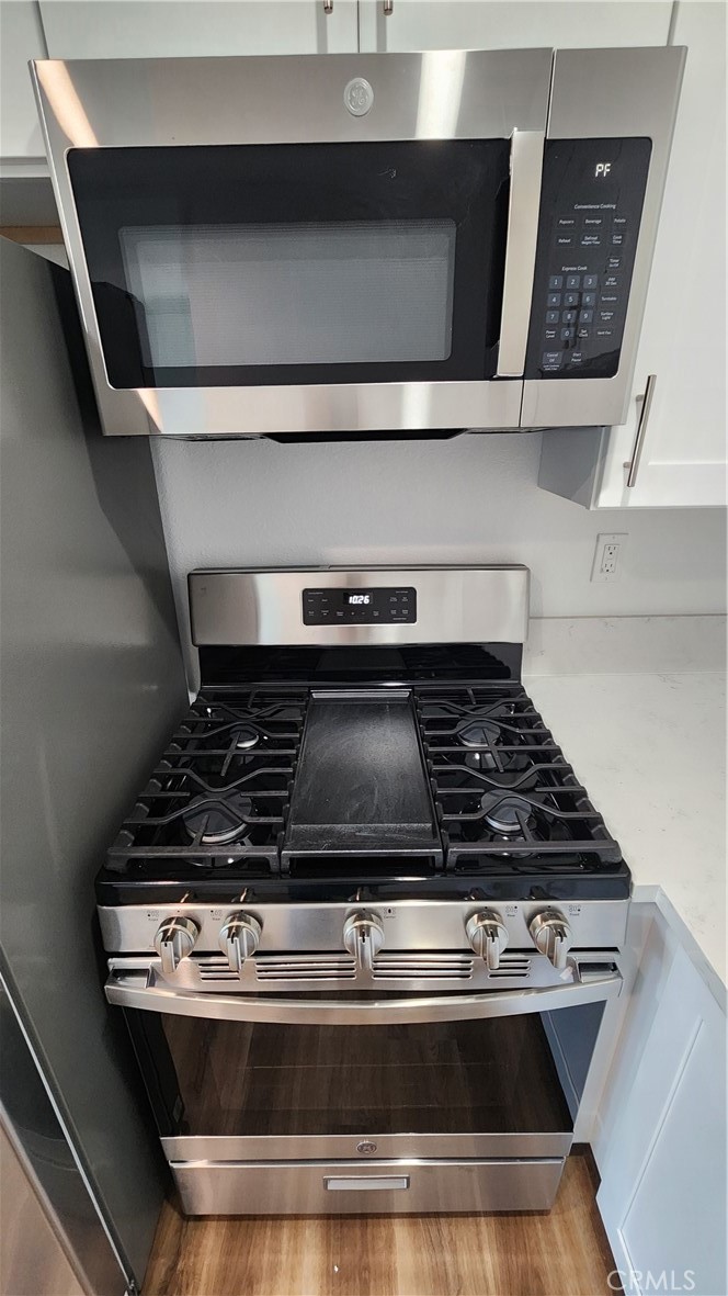 Residential Lease for rent at 988 El Camino Drive 203, Costa Mesa CA featuring 2 beds and 1 bath