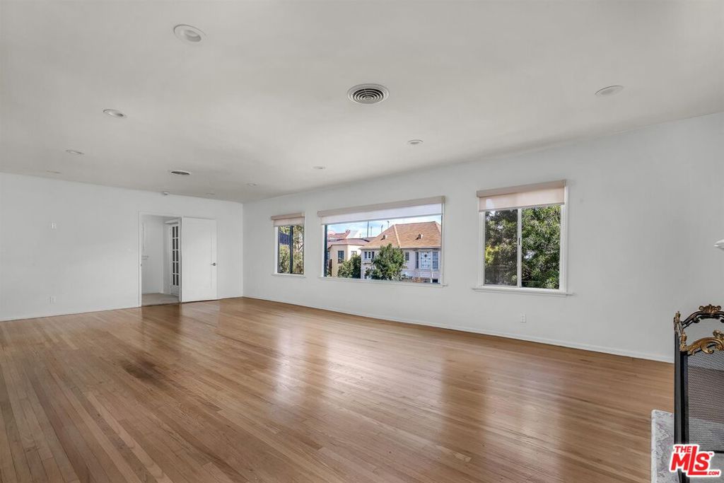 Residential Lease for rent at 157 S Elm Drive, Beverly Hills, Los Angeles County CA featuring 2 beds and 2 baths