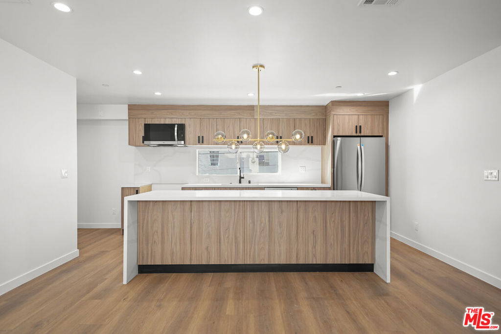 Residential Lease for rent at 819 N Mccadden Place 2, Los Angeles, Los Angeles County CA featuring 3 beds and 4 baths