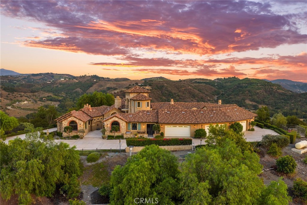 Residential for sale at 43040 Via Nariz, Temecula CA featuring 6 beds and 7 baths