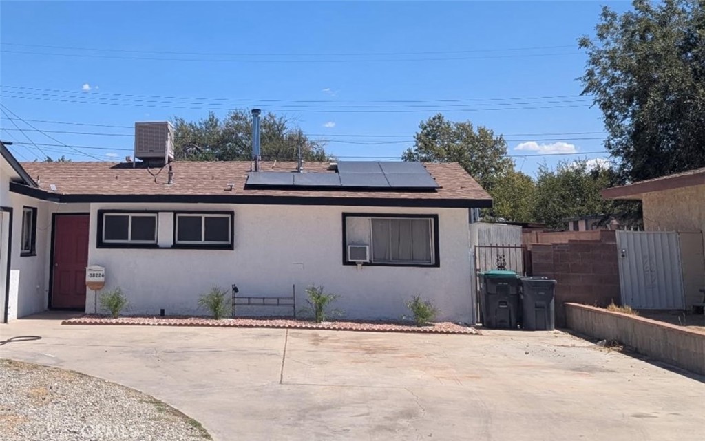 Residential for sale at 38226 Carolside, Palmdale CA featuring 3 beds and 2 baths