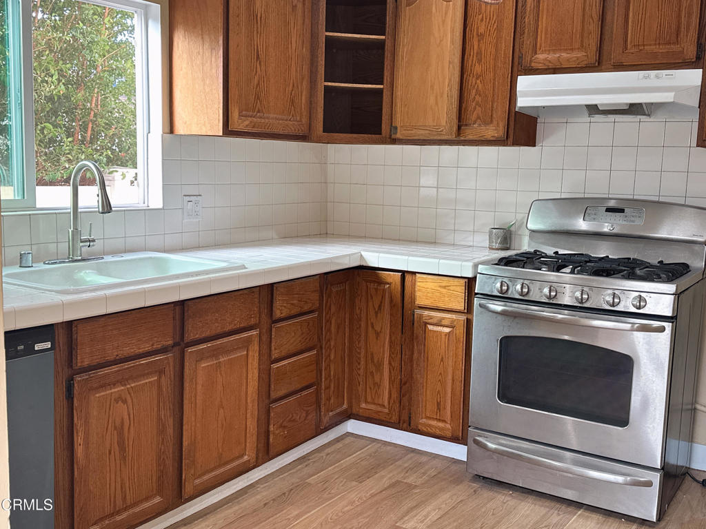 Residential Lease for rent at 132 N serrano Avenue, Los Angeles, Los Angeles County CA featuring 2 beds and 1 bath