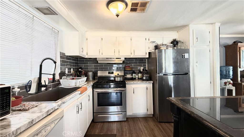 Manufactured In Park for sale at 1445 Florida Ave. 43, Hemet CA featuring 2 beds and 2 baths