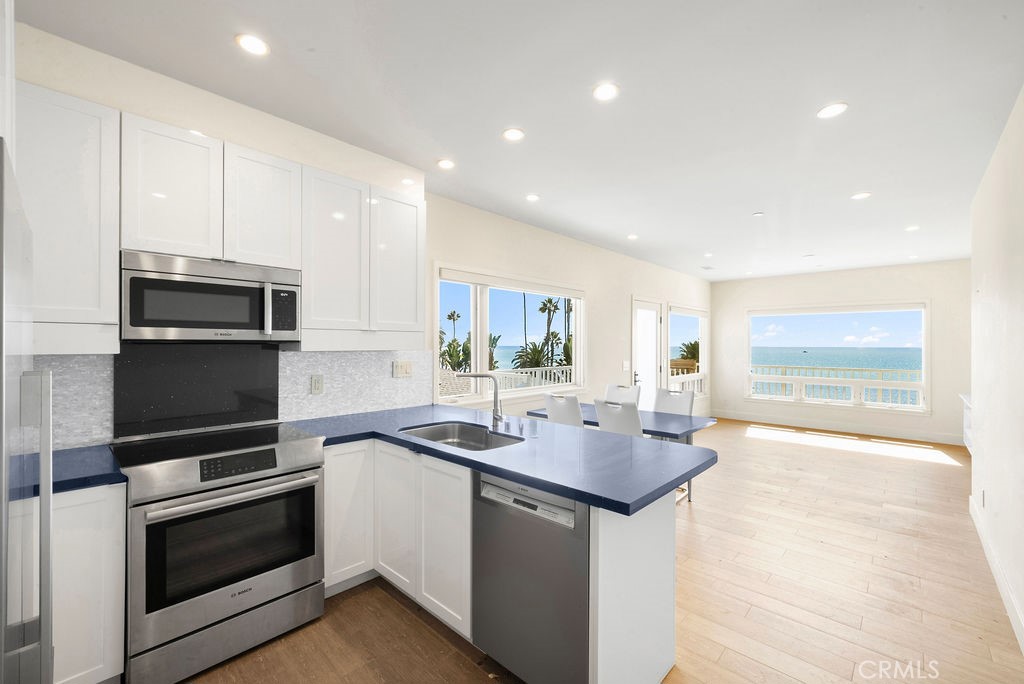 Residential Lease for rent at 376 Cliff Drive D, Laguna Beach CA featuring 2 beds and 2 baths