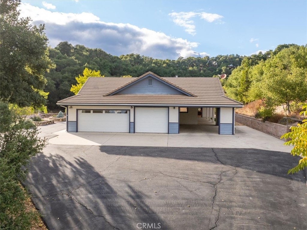 Residential for sale at 4242 Las Tablas Willow Creek Road, Paso Robles CA featuring 3 beds and 3 baths