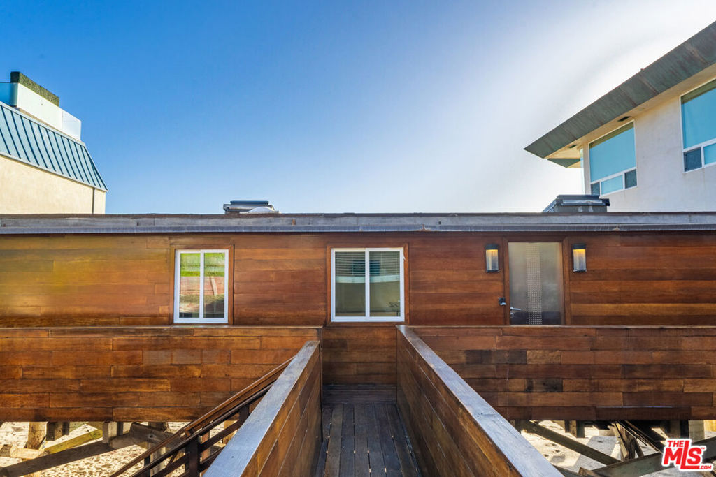 Residential Lease for rent at 43000 Pacific Coast Highway, Malibu CA featuring 1 bed and 1 bath