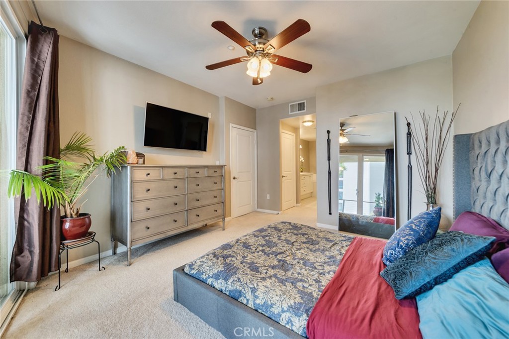 Residential Lease for rent at 1400 E OCEAN Boulevard E 2304, Long Beach CA featuring 3 beds and 2 baths