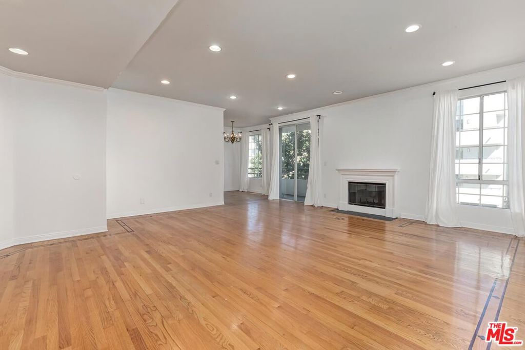 Residential Lease for rent at 1169 Wellesley Avenue 101, Los Angeles, Los Angeles County CA featuring 2 beds and 2 baths