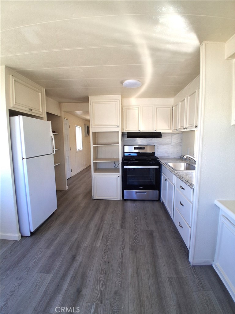 Manufactured In Park for sale at 4561 Adobe Road 40, 29 Palms CA featuring 2 beds and 1 bath