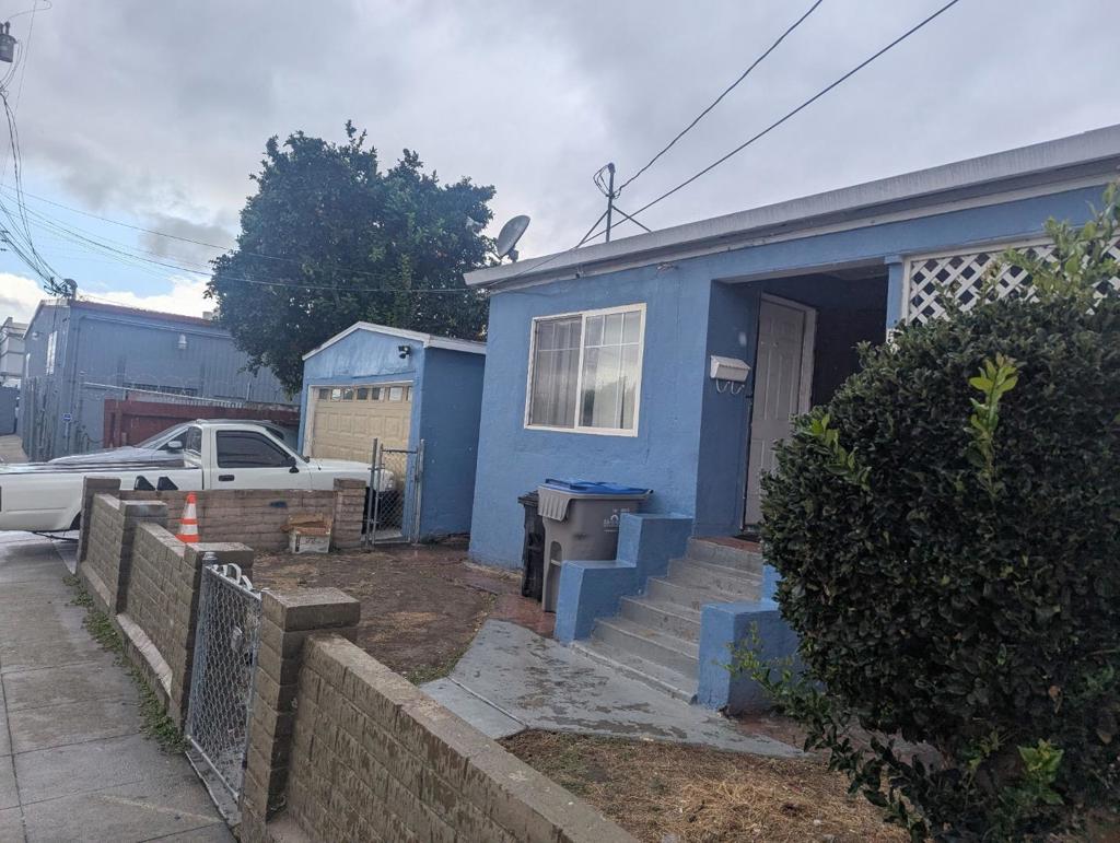 Residential for sale at 521 Santa Ana Avenue, San Jose CA featuring 2 beds and 1 bath