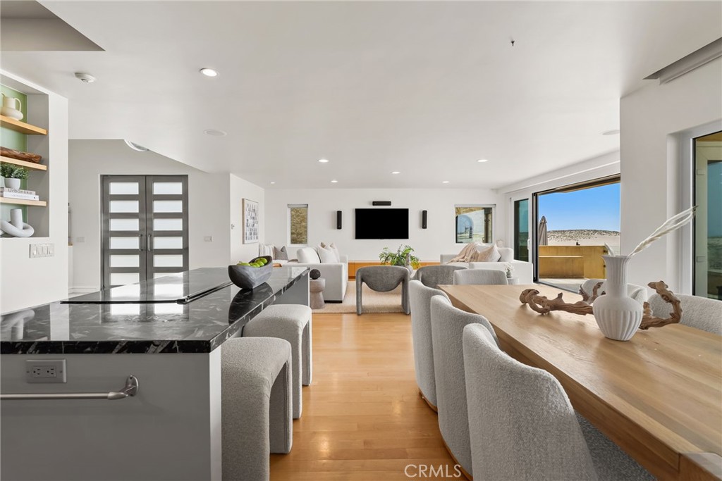 Residential Lease for rent at 1554 E Oceanfront, Newport Beach CA featuring 4 beds and 6 baths