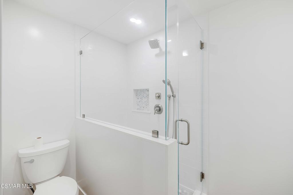 Residential Lease for rent at 5113 Whitecap Street, Oxnard CA featuring 3 beds and 4 baths