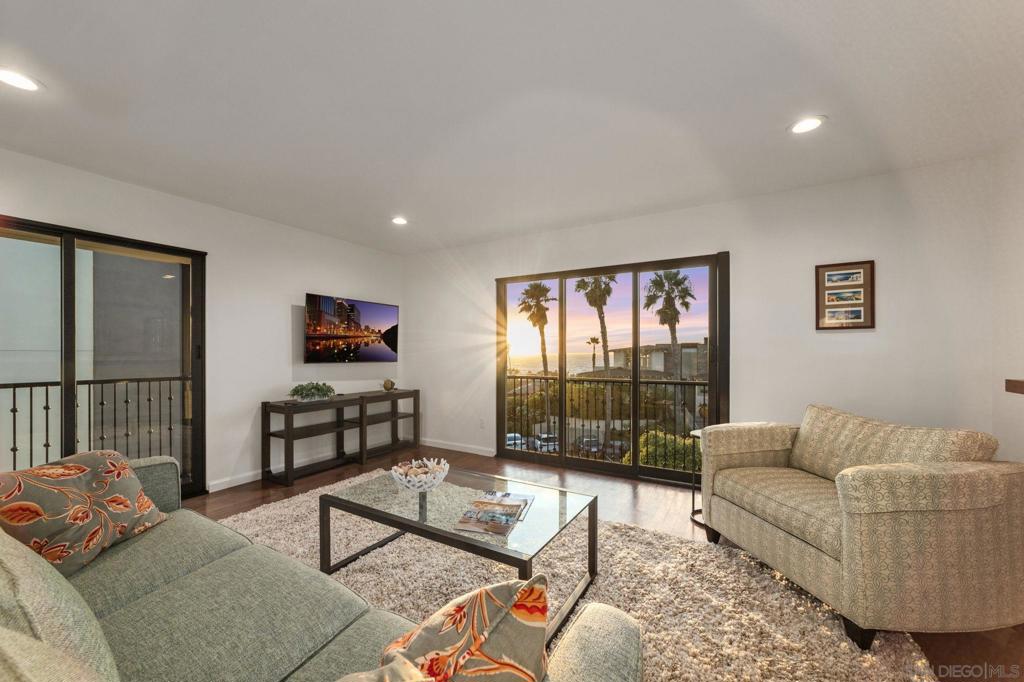 Residential Lease for rent at 307 Prospect St, La Jolla, San Diego County CA featuring 2 beds and 2 baths