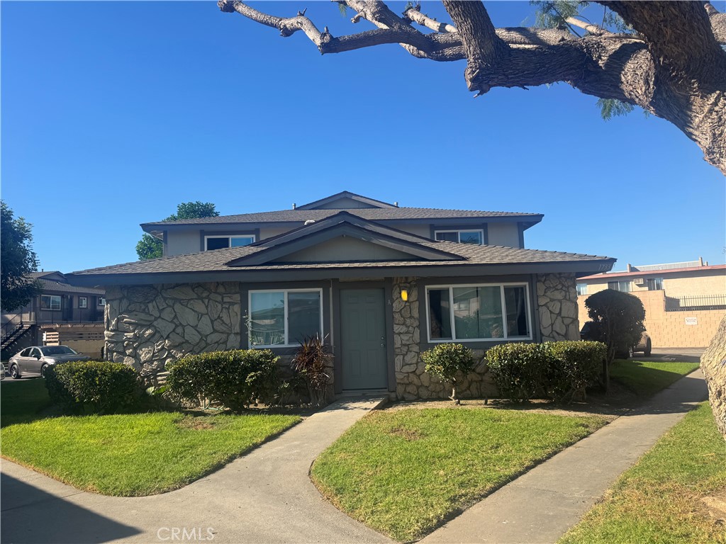 Residential Lease for rent at 1733 Normandy Pl #73A, Santa Ana CA featuring 2 beds and 1 bath