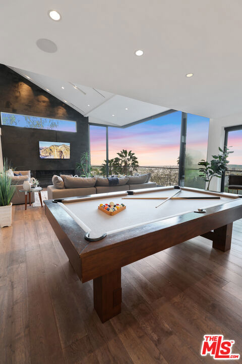 Residential Lease for rent at 8514 Franklin Avenue, Los Angeles CA featuring 4 beds and 5 baths