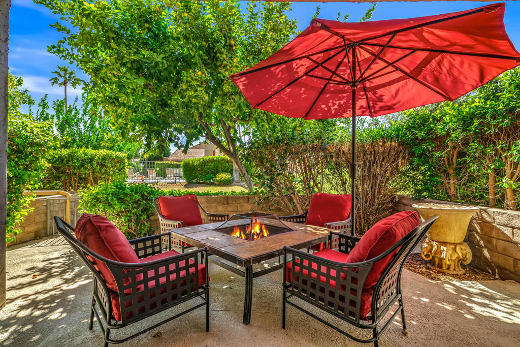 Residential for sale at 215 Calle Bravo, Palm Springs CA featuring 2 beds and 3 baths