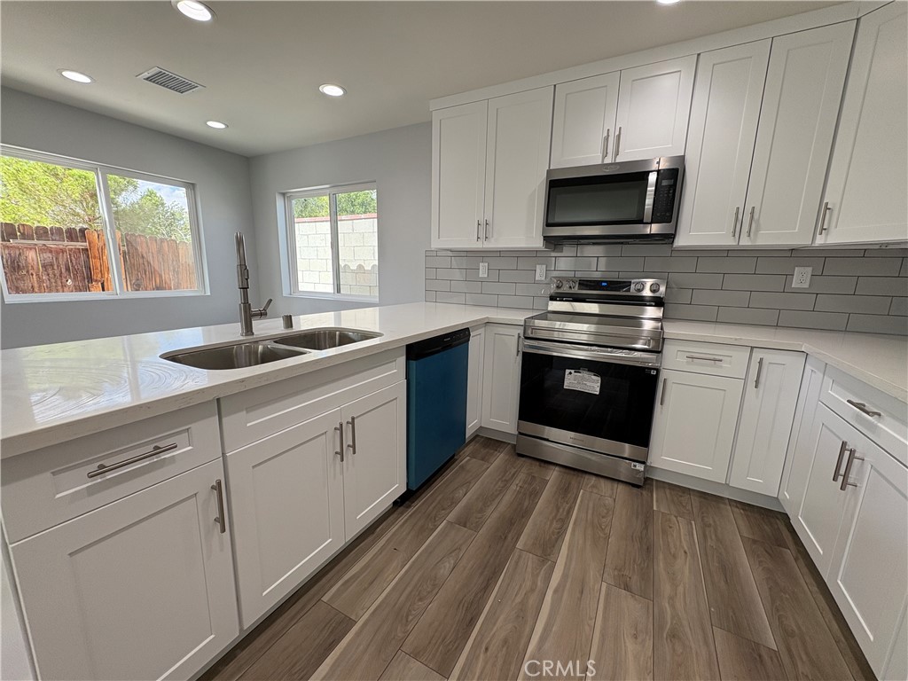 Residential Lease for rent at 3767 Noll Drive B, Palmdale CA featuring 3 beds and 2 baths