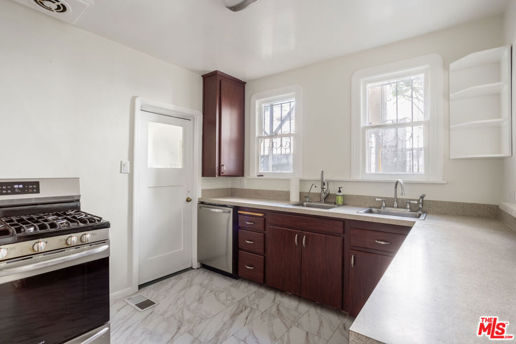 Residential Lease for rent at 165 S Mansfield Avenue, Los Angeles, Los Angeles County CA featuring 3 beds and 2 baths