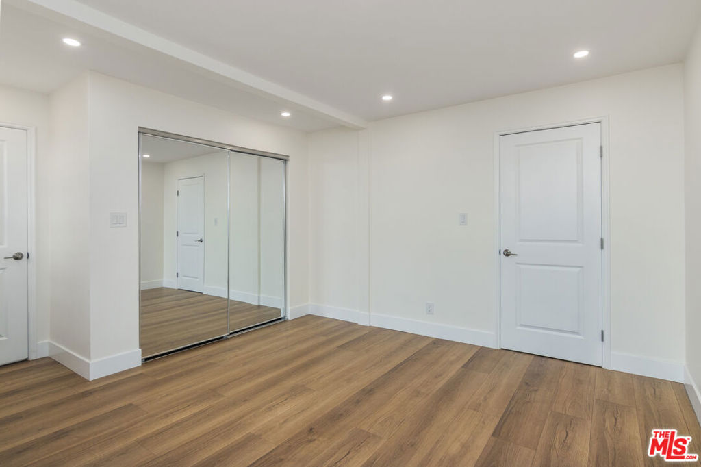 Residential Lease for rent at 1114 S Orange Drive, Los Angeles, Los Angeles County CA featuring 2 beds and 2 baths