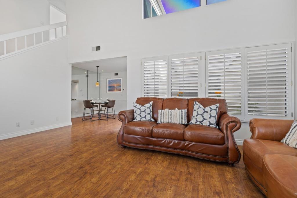 Residential for sale at 15 Morena, Irvine CA featuring 2 beds and 3 baths