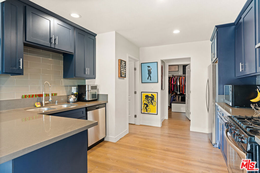 Residential Lease for rent at 5325 9th Avenue, Los Angeles, Los Angeles County CA featuring 3 beds and 2 baths